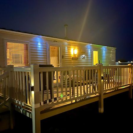 Calypso Hot Tub Breaks Tattershall Lakes Pet Friendly Екстериор снимка