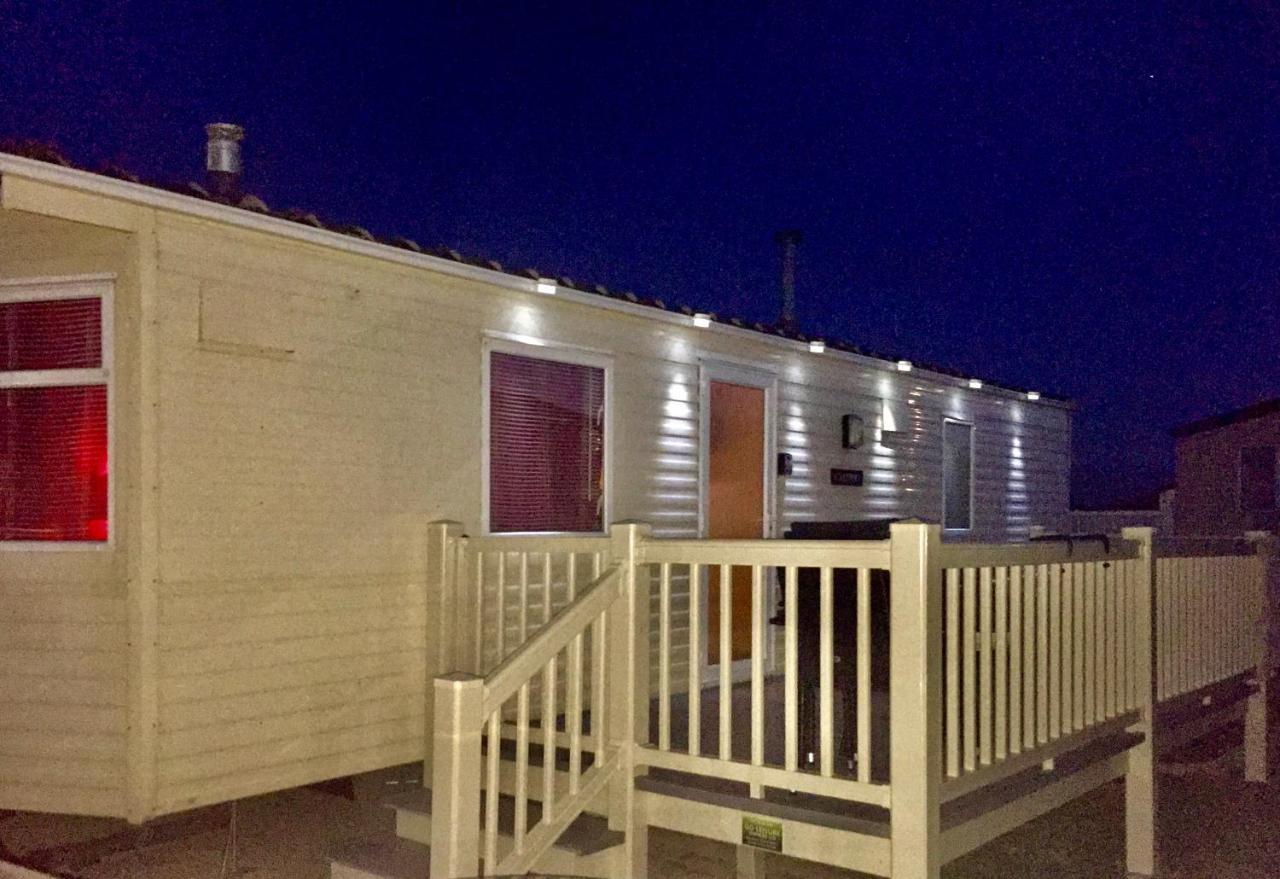 Calypso Hot Tub Breaks Tattershall Lakes Pet Friendly Екстериор снимка