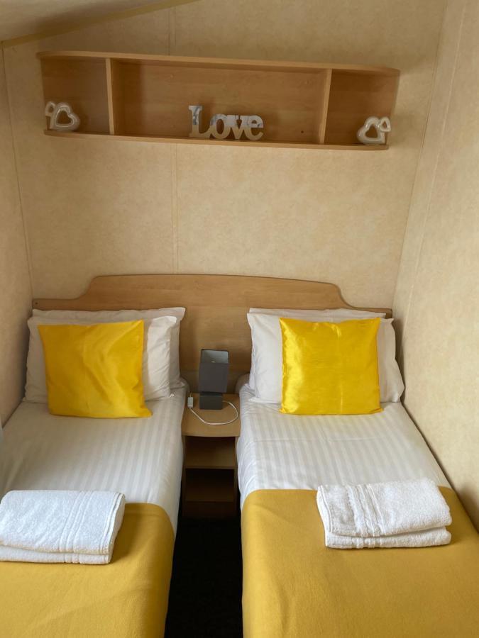 Calypso Hot Tub Breaks Tattershall Lakes Pet Friendly Екстериор снимка