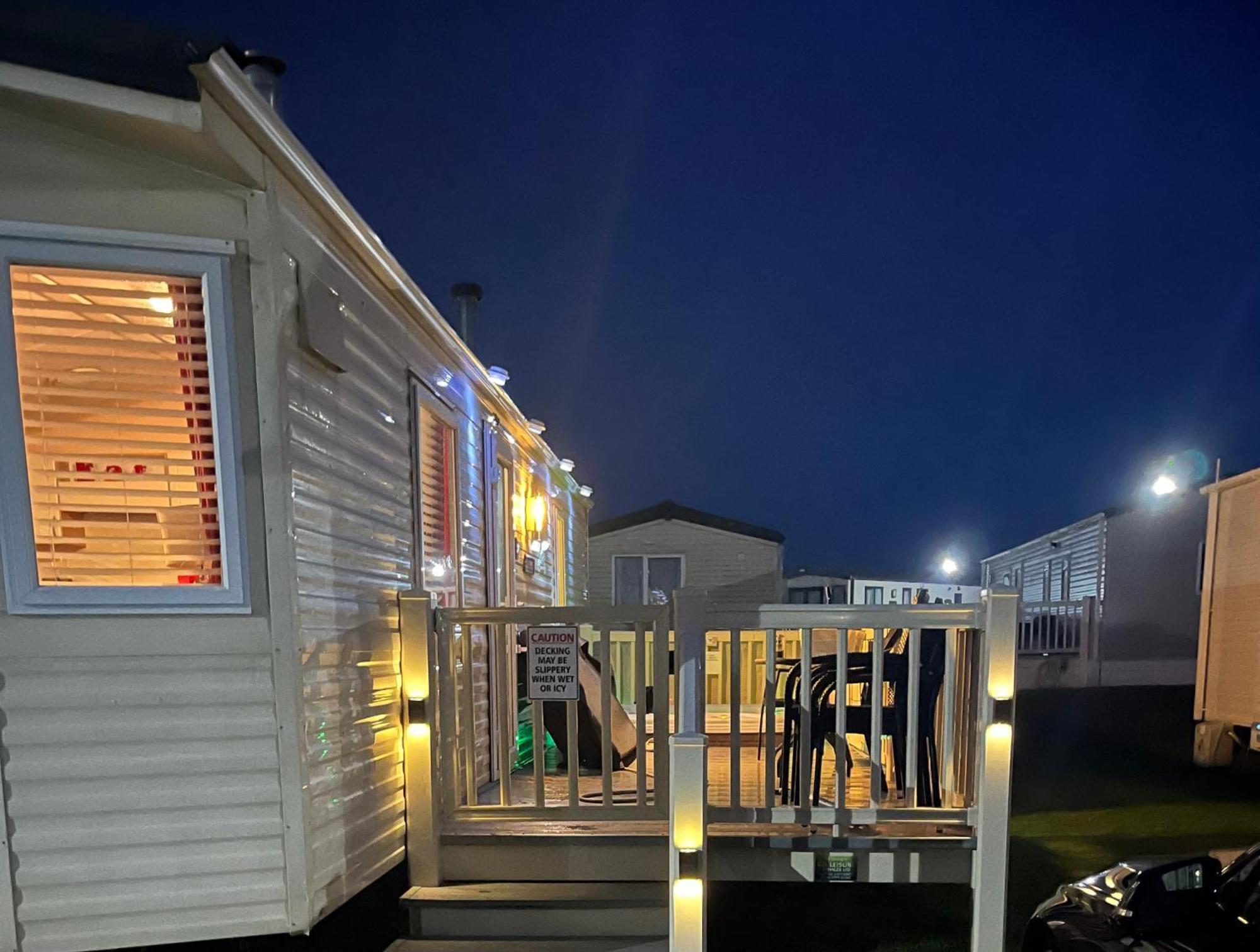 Calypso Hot Tub Breaks Tattershall Lakes Pet Friendly Екстериор снимка